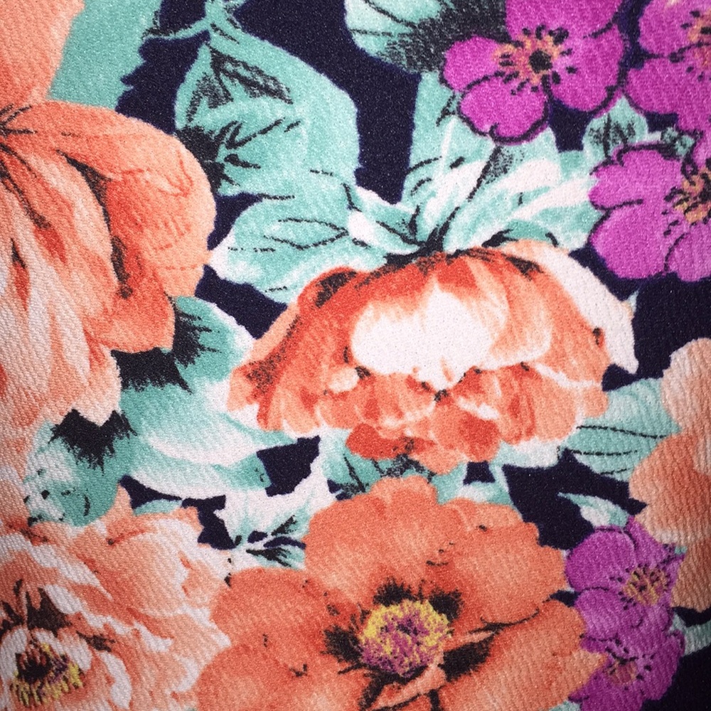 Kimcine Curve Floral Bodycon Dress - Picture 3 of 10
